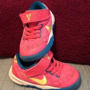 Toddler size 7 NIKE